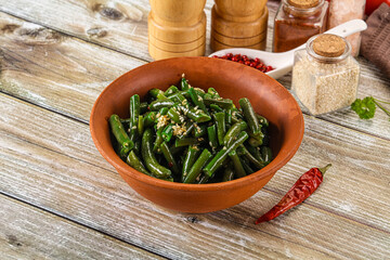 Green bean salad with sesame seeds