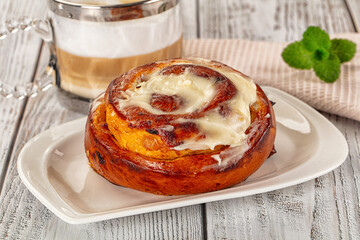 Glazed cinnabon swirl with icing