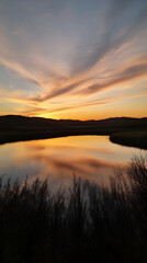 Obraz premium The Tranquil Symphony of Twilight: A Silhouette of Nature at Sundown