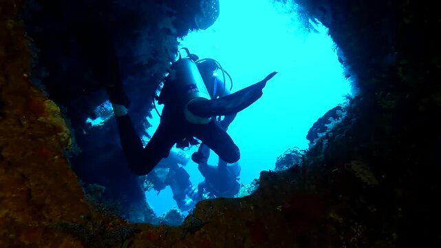 Egypt Red Sea - BDE - Divers emerging from a wreck
