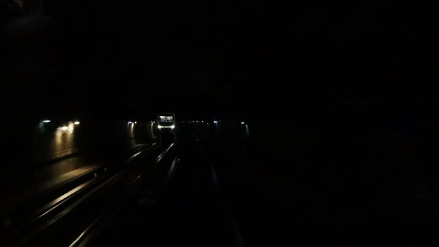 This video shows the subway in Paris running through stations and tunnels.파리에 있는 지하철이 역과 터널을 지나는 영상입니다.