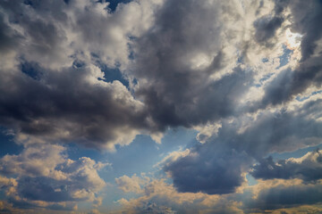 The natural dynamics of Cumulus congestus symbolize life energy and constant movement. Ideal for fitness brands, sports websites, and brands of strength and action.