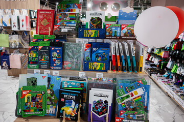 Naklejka premium Display of Minecraft themed stationery products in a colorful and organized arrangement