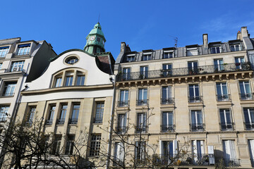Campanile sur un immeuble début 20ème siècle à Paris