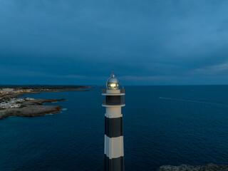 Faro de Artrutx al atardecer en Menorca, Islas Baleares