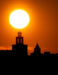 puesta de sol en monasterio de sant cugat del valles