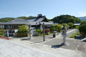 新緑の妙満寺　境内　京都市左京区岩倉