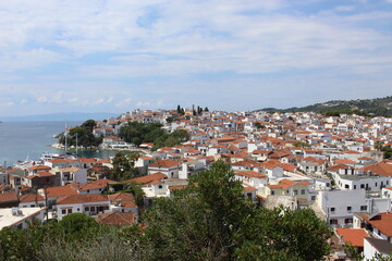 Fototapeta premium miasto w Grecji z widokiem na morze 