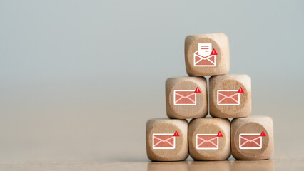 Email inbox with spam virus warning message to alert about internet security threats, spam email pop-up warning.