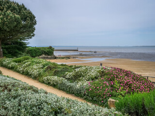 La Bernerie-en-Retz, plage et promenade Sainte-Anne, en Bretagne, France
