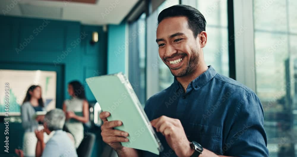 Aufkleber happy, business and man with news, tablet or sales revenue for profit growth with finance charts. sm