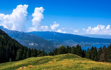 Naklejka premium Panoramic views of the French Alps near Annecy captured during a mountain hike