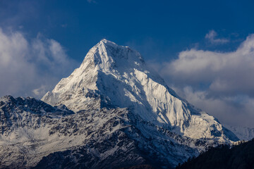 Obraz premium Annapurna Base Camp trek beautiful Himalaya mountains landscape view. Snow summits of Annapurna South, Machapuchare and Dhaulagiri seen from the Poon Hill and from the trekking path on the way Nepal