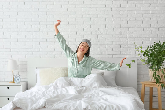 「目が覚める」の写真素材 | 652,107件の無料イラスト画像 | Adobe Stock