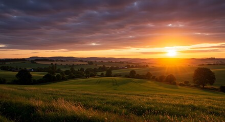 Obraz premium Sunrise Over Rolling Hills with Dramatic Sky and Golden Light