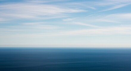 Obraz premium Vast ocean meets serene sky