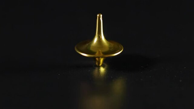 Golden Top Spinning in Focused Sequence