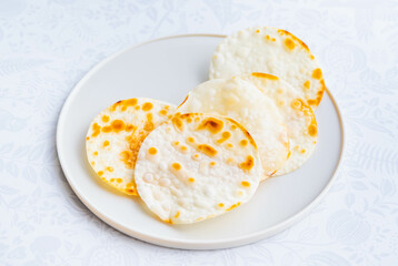 餃子の皮で作ったカリカリ煎餅