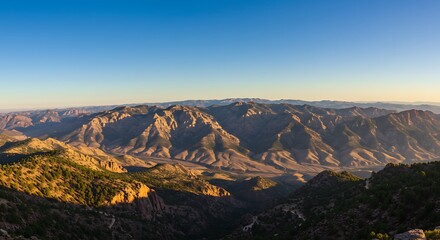 Naklejka premium Mountain Range Landscape at Sunset with Clear Blue Sky