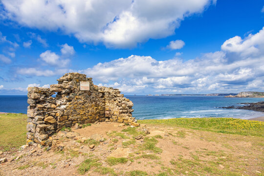 Fototapeta Old ruin on a peninsula at a rocky coast in Bretagne