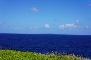 沖縄本島最北端　辺戸岬から青い海と与論島を望む