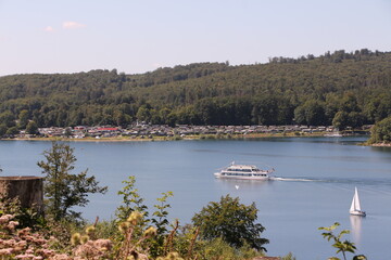 Sch&ouml;ner, sonniger Sommertag am Sorpesee im Sauerland	