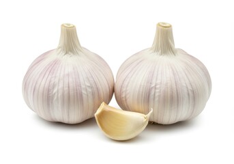 Obraz premium Two garlic bulbs and a clove on a white background