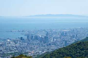 Fototapeta premium 六甲山上から神戸市と遠くに淡路島を臨む