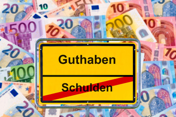 Ein Verkehrsschild ist beschfrittet mit dem Aufdruck 