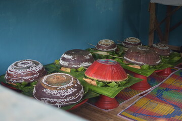 raditional dishes presented on banana leaves