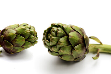 Obraz premium Purple artichoke on white background.
