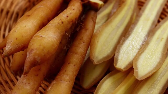 Fresh Finger root or Kaempfer (kachai)