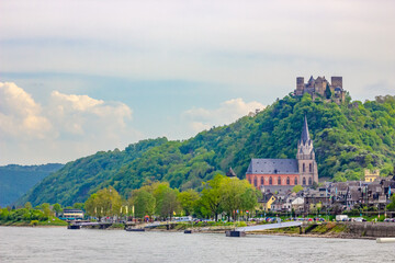 Liebfrauenkirche (Church of Our Lady) and Sch&ouml;nburg (Sch&ouml;nburg Castle) seen from a distance in Oberwesel, Germany