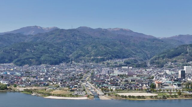 長野県にある諏訪湖の風景を撮影しました。諏訪湖は、長野県岡谷市、諏訪郡下諏訪町、諏訪市にまたがる湖です。