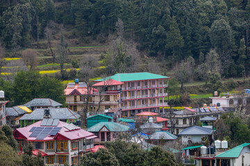 Obraz premium Town of Dharamkot in Dharmashala