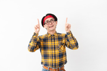 チェック柄の服を着た若い男性