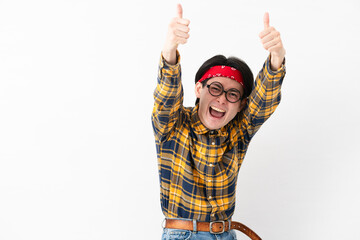 チェック柄の服を着た若い男性