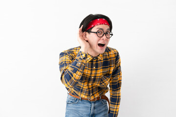 チェック柄の服を着た若い男性