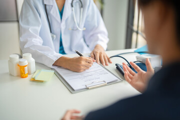 Fototapeta premium A patient explaining to a doctor.