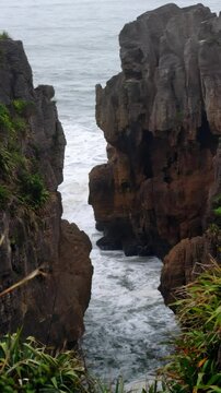 Dramatic Coastal Scene at Punakaiki | Waves Crashing on Rocks &ndash; New Zealand West Coast
