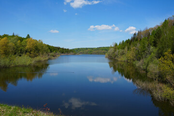 Blick auf die Aabachtalsperre bei Bad Wünnenberg in Nordrhein Westfalen in Deutschland