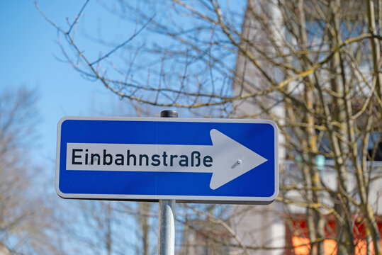 Einbahnstra&szlig;e,Verkehrsschild in einer Nahaufnahme