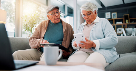 Fototapeta premium Senior couple, clipboard and calculator at house for finance planning, review bills and payment checklist. Elderly people, budget and document for expenses, insurance application and asset management