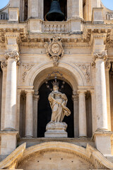 Obraz premium Statue and bell tower details of San Bartolomeo Scicli