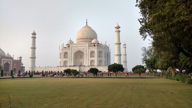 Taj mahal monument with visitors