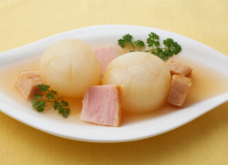 　新玉葱のスープ煮