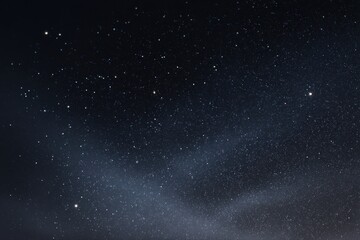 Fototapeta premium A mesmerizing night sky filled with countless stars, creating a dreamy and peaceful atmosphere.