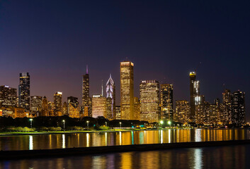 Fototapeta premium Chicago city skyline with skyscrapers at night, Chicago IL