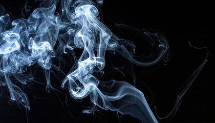 暗闇に漂う白い煙とスモークの演出