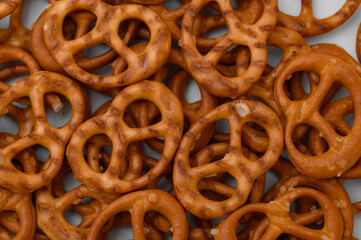 Słone paluszki precelki z bliska